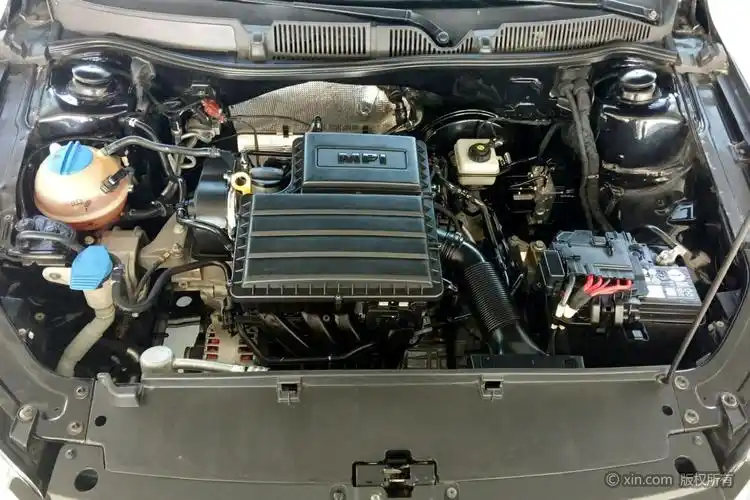 大众朗逸发动机舱