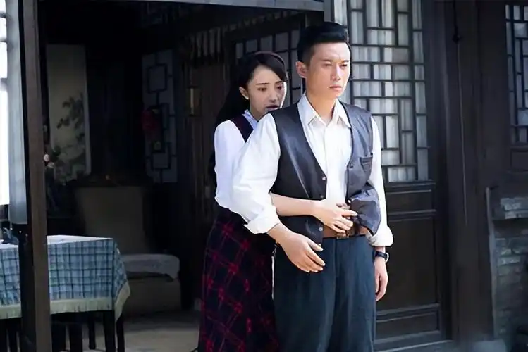 徐洪浩和刘晓洁是在娱乐圈相识的,当时刘晓洁还是南京艺术学院的学生