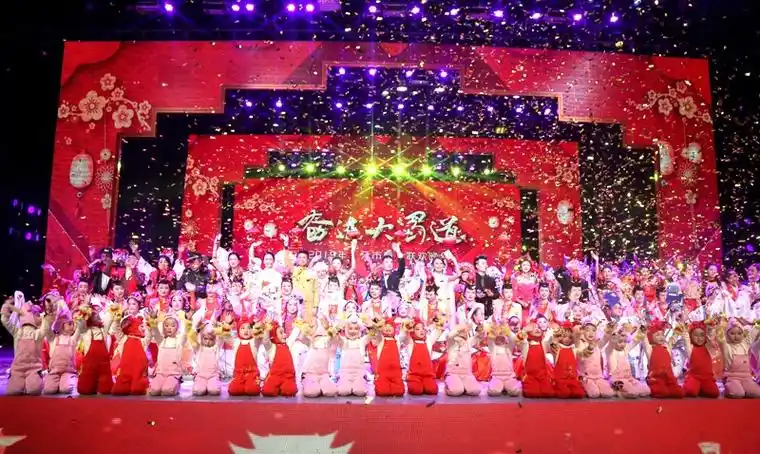 "奋进大蜀道"2019年广元市春节联欢晚会举行