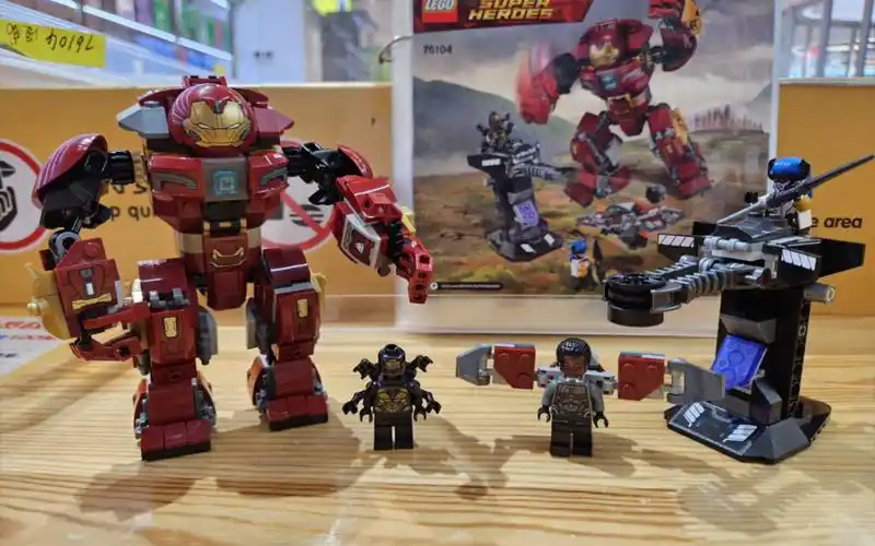 拆乐高 76104 反浩克装甲 the hulkbuster smash-up 有些零件不是原装