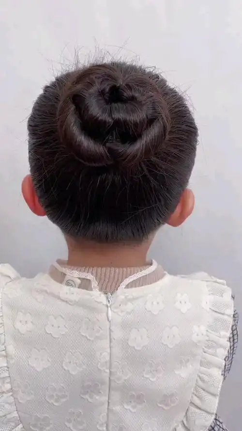 跳舞的宝贝,丸子头这样扎