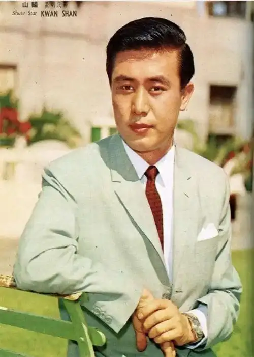 关山曾是香港六七十年代知名演员,也是关之琳的父亲.