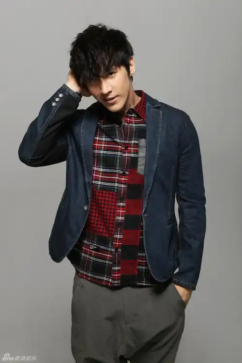 组图:张伦硕帅气写真尽展时尚魅力_高清图集_新浪网