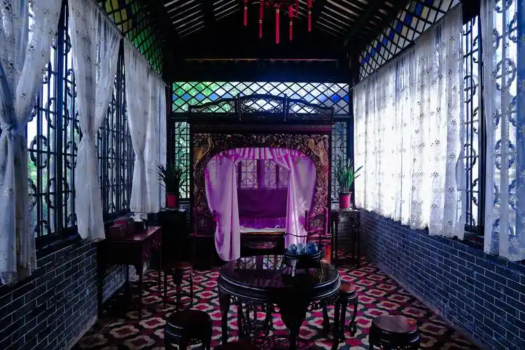 《闺房》---余荫山房(清)