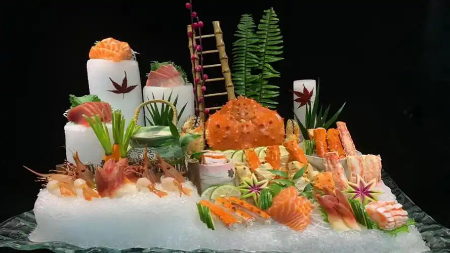 帝王蟹拼刺身拼盘图片