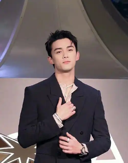 吴磊业内选人模版##选角导演对吴磊的形容##吴磊长得好暧昧