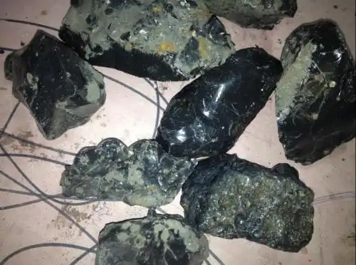 玻璃陨石玻璃炉渣傻傻分不清楚?专家告诉你两者区别!