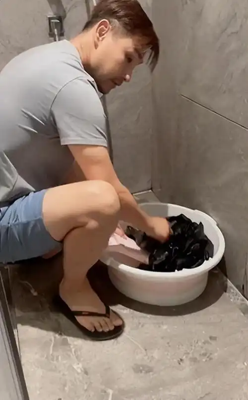 陈展鹏最近在哪里拍剧(陈展鹏蹲厕所洗衣服)(2)