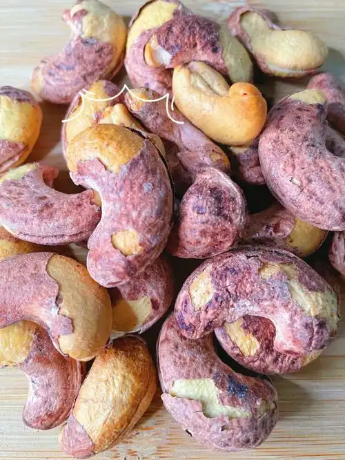 据说会吃的人06都选这种紫皮盐烤的腰果