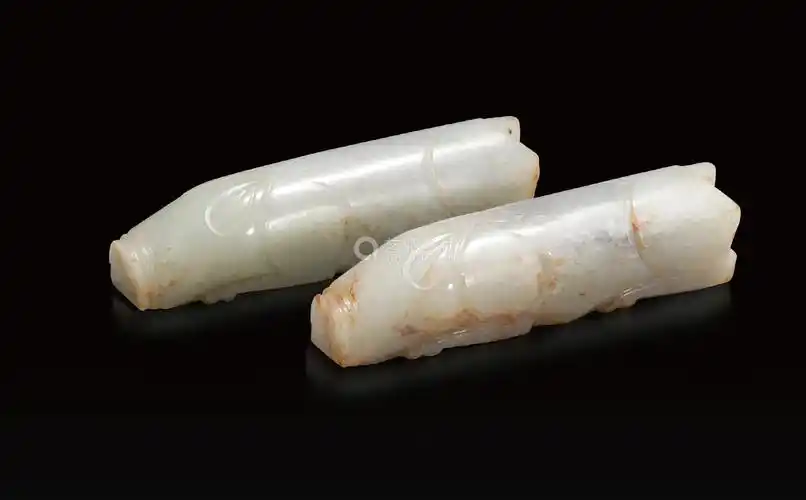 lot.2132 汉 玉握猪一对