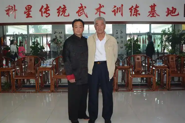 与八卦掌大师刘敬儒合影