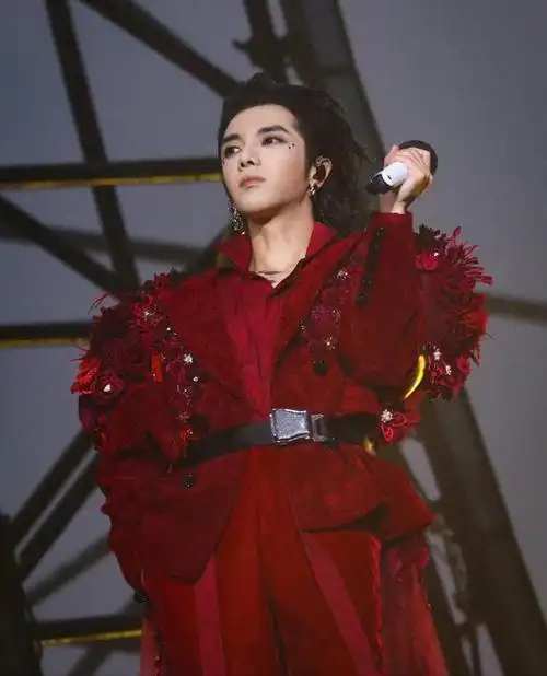 出道数年无代表作,这7位"德不配位"的歌手,却被捧为歌坛顶流