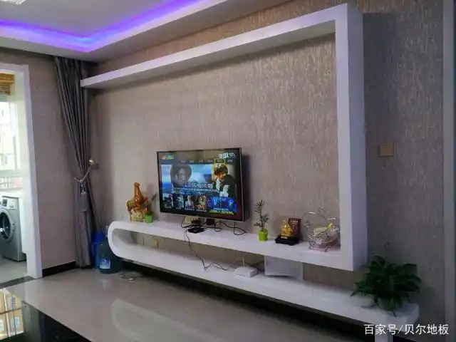 电视背景墙特意凹了个造型,一开始觉得出来的效果有点丑,但最后整体