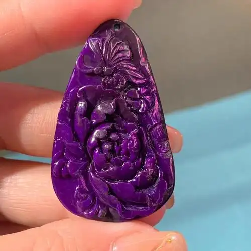 雕刻蝶恋花 花开富贵雕刻细腻 精致皇家紫色尺寸42.2*24*6.6mm 11.