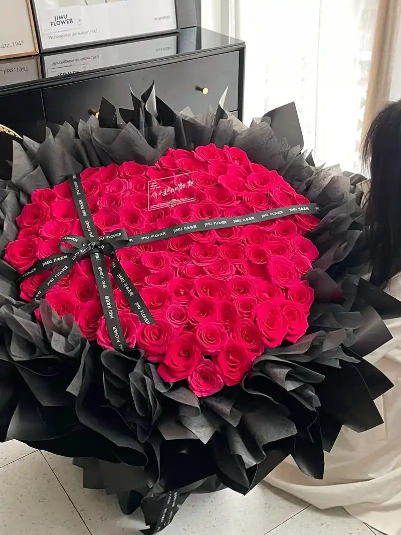 送给老婆的生日花,99朵弗洛伊德爱心玫瑰."深情不及久伴,厚 - 抖音