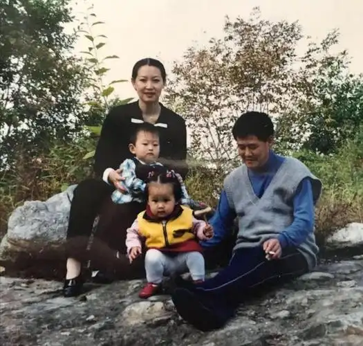 如今赵本山和马丽娟幸福美满他的前妻葛淑珍过得怎么样了