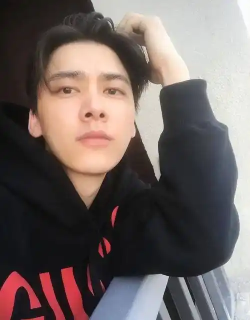 李易峰北京健身,锻炼刻苦,一身黑瘦成竹竿,退圈一年半好好做人