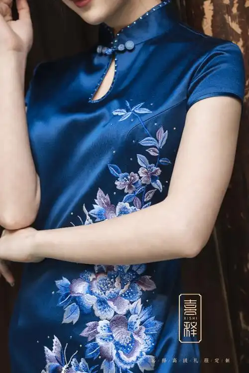 孔雀蓝水晶水滴领旗袍