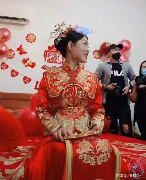 知名三农网红乡村小乔大婚,百万粉丝在线围观祝福,一脸幸福模样