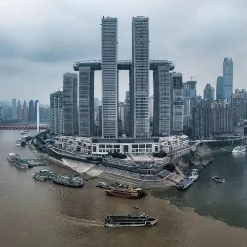 重庆来福士广场(74层354米)深圳赛格广场(72层/356米/2000年)广州广晟