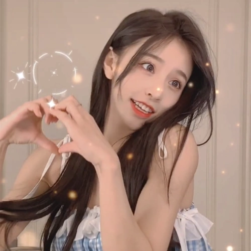 刘思瑶"棉签点火"火了,别人都是樱桃小嘴,大嘴瑶却不敢拉近,网友笑了