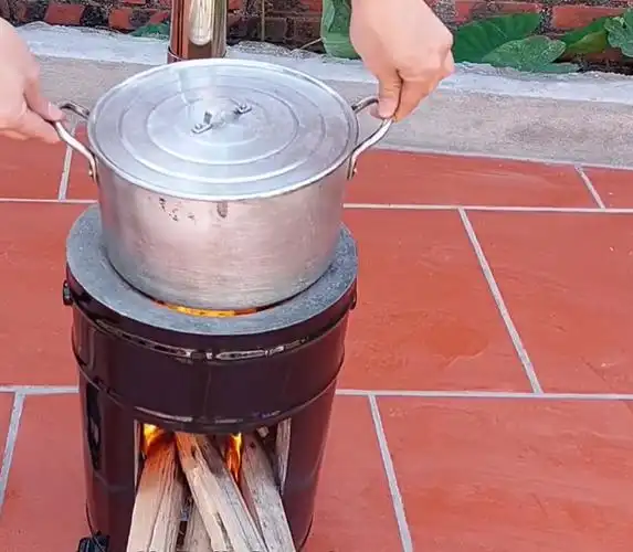 铁桶,居然自己diy出了一款移动柴火炉,然而这样的自制产品真的实用吗?