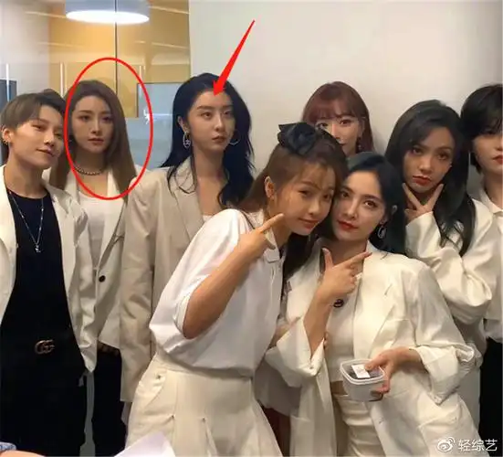 可以看得到很多的成员们,皮肤都是没有那么好的,而且很多人的脸上都胖