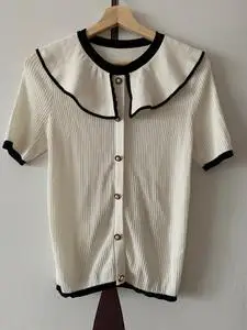 米白色针织海军领短袖,适合体型偏瘦的女生,衣服尺寸介于s和m