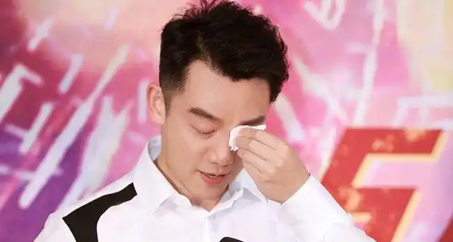 超越在京首映苗苗深情表白郑恺泪洒现场