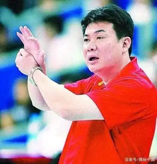 中国女排历任主教练是谁?