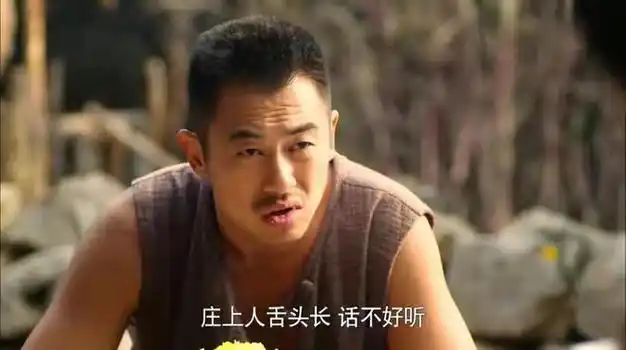 为何余占鳌拼死,也要把九儿扛进高梁地,你看看曹二老爷说了啥