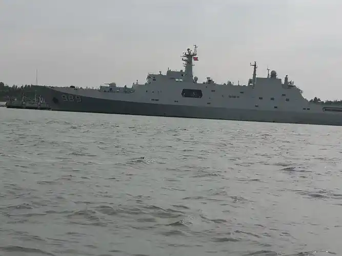 长寿巴马•德天跨国大瀑布.湛江南海舰队•十里军港•北海银滩7