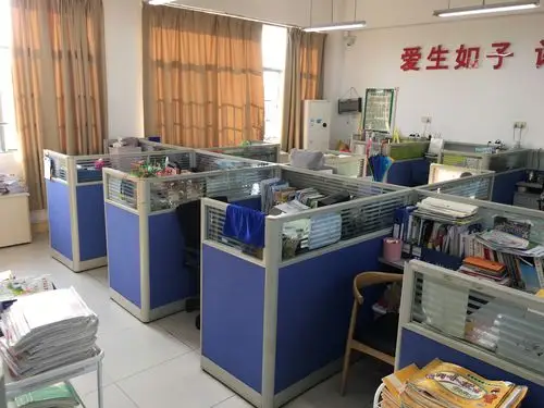 每一间办公室都是学校的一个缩影,是文明的一个窗口,是对学生一种