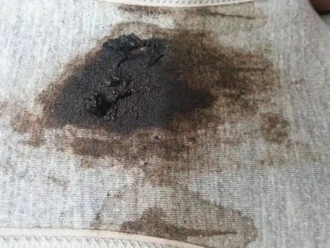 这是什麽t_t 是初潮吗?我12岁半 没有来过月经 已经几天了