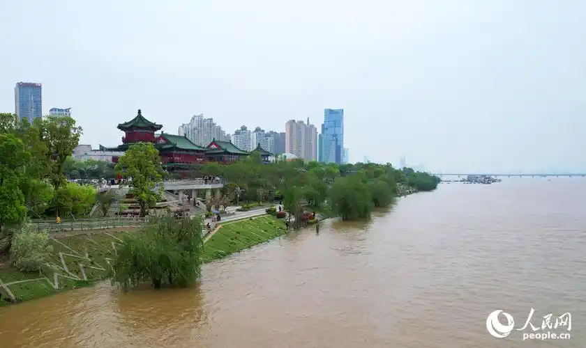 江西南昌强降雨致赣江水位上涨