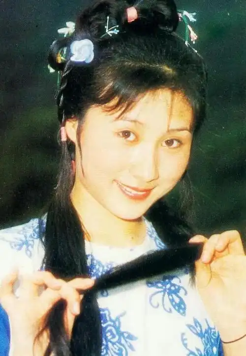 回顾少林寺播出后李连杰成了功夫巨星牧羊女丁岚去哪了