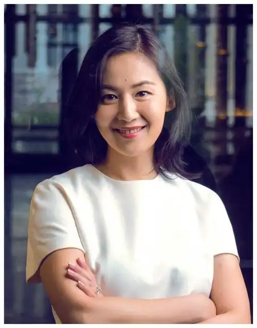 东方卫视主持人王津元,嫁上海富豪郭广昌,今49岁生3娃好幸福__财经