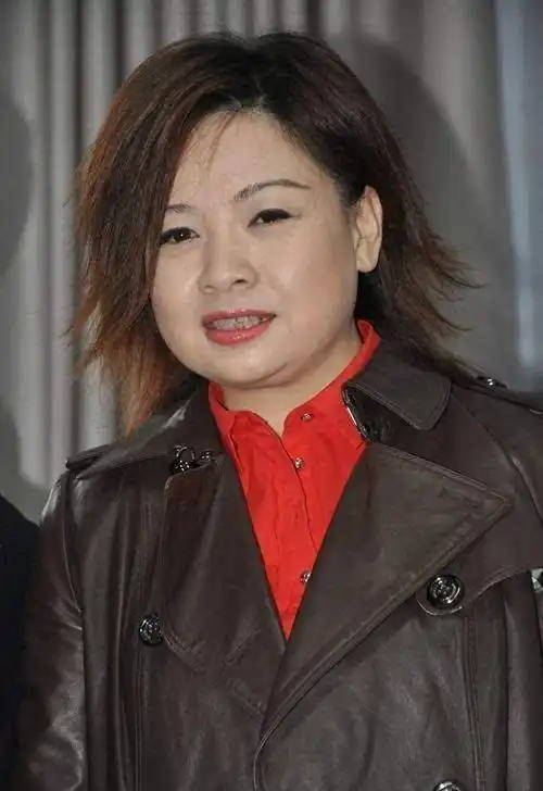 歌手李琼近照曝光,身材发胖不似当年灵动,她的感情低调不张扬_山路