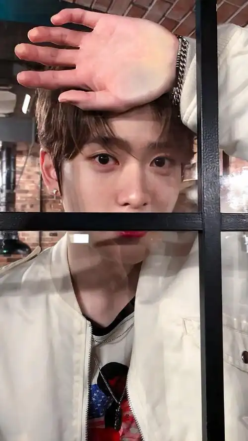 好可爱啊  这就去把你放在手机桌布上96#郑在玹壁纸