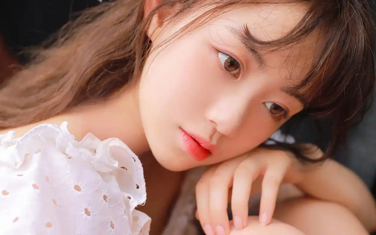 甜美粉色系少女唯美写真高清桌面壁纸