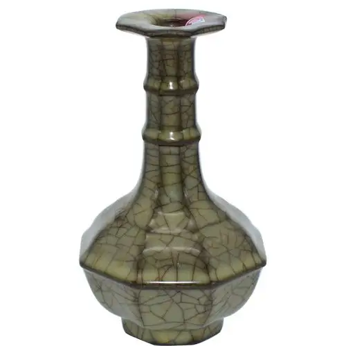 北宋官窑八方弦纹盘口瓶