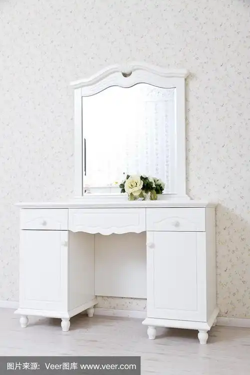 白色梳妆台,玻璃镜子