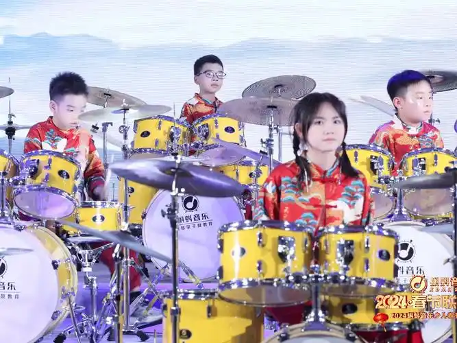 39《爱》-2024年龙年春晚架子鼓演奏 蝌蚪音乐妞妞架子鼓