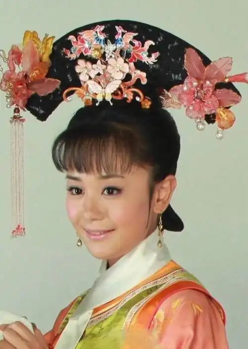 新还珠格格紫薇扮演者(新版紫薇格格现在完全就是逆袭)_可可情感网