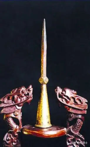 隋唐时期的枪,就有很多锥形的,并非以长刃马槊为主 破甲性能最好的