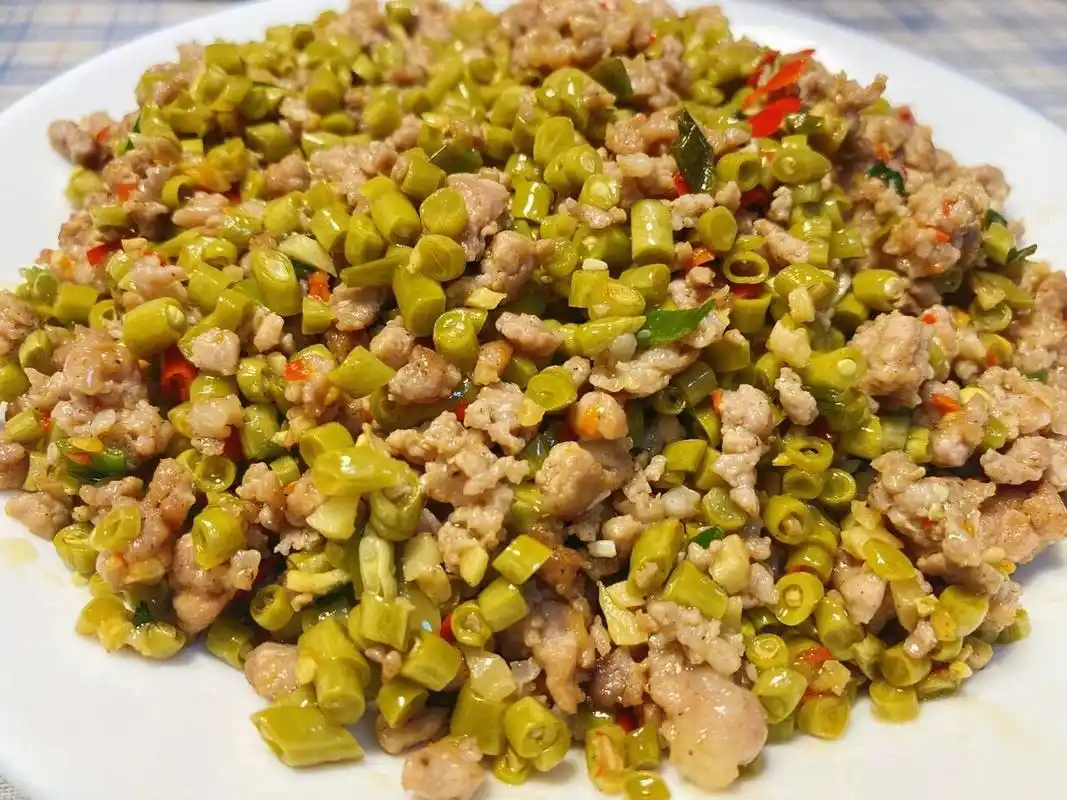 超级无敌下饭的酸豇豆肉末 ,拌饭一绝!