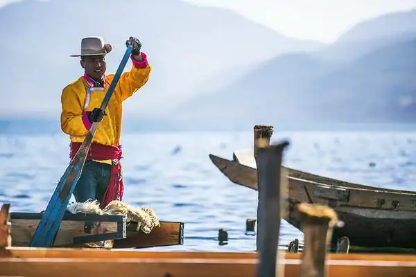 滇西北美丽的泸沽湖畔,唯一保存母系社会的摩梭人