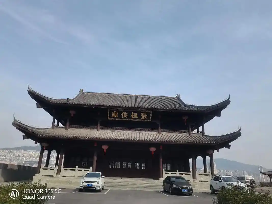 张飞庙位于阆中市嘉陵江畔,距离市区大约十公里.