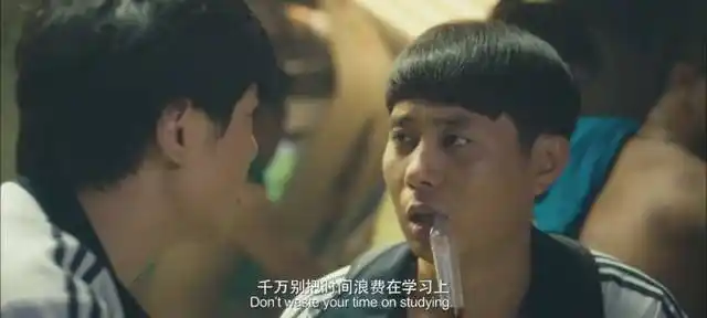 就连演电影,印象最深刻的,也是艾伦在《夏洛特烦恼》中饰演的傻"大春"