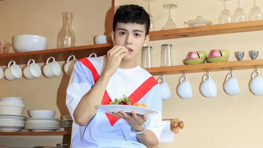 90后帅哥曾舜高清桌面壁纸图片下载